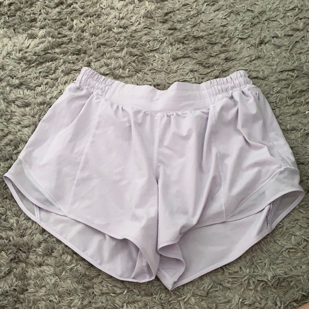 Lululemon lavender dew hotty hot 4 inch shorts